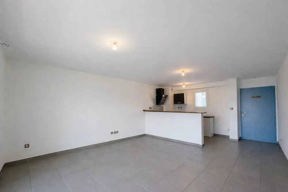 Séjour avec cuisine ouverte, Appartement T3 à Saint-Benoît (97470), Stellar Immobilier