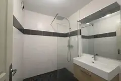 Salle d'eau avec douche à l'italienne, Appartement T3 à Saint-Benoît (97470), Stellar Immobilier