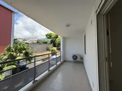 Balcon avec vue dégagée, Appartement T3 rénové (Sainte-Clotilde) à Saint-Denis (97490), Stellar Immobilier